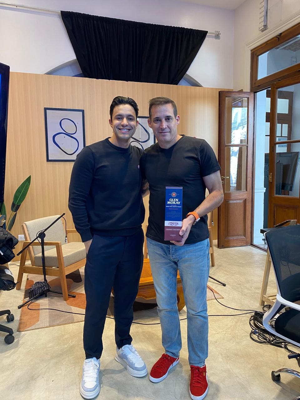 Gustavo de Simone · Behind Somos